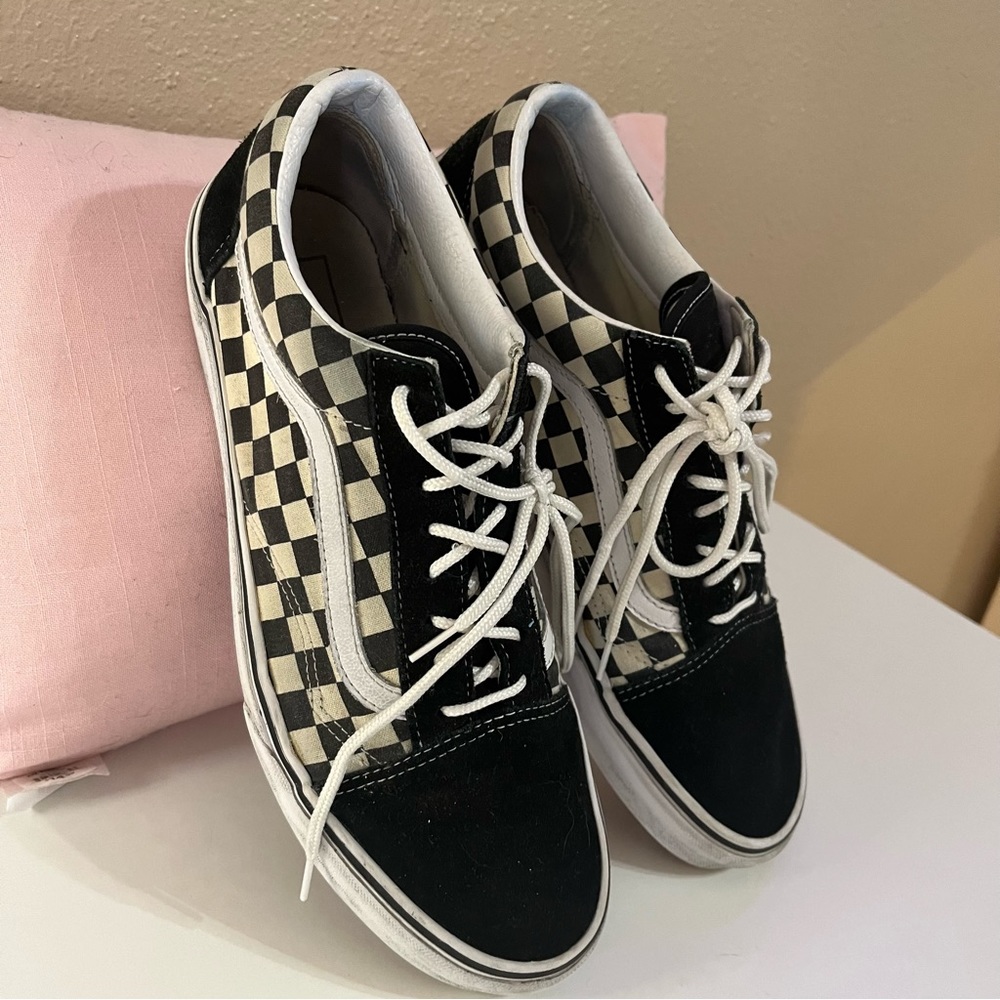 Checkered black and white Vans, men’s, low top with laces